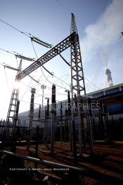 Image du Maroc Professionnelle de  La demande en électricité au Maroc croît de 6.2%  par an, due en grande partie à un vaste programme d’électrification rurale d’une part et a un développement économique intensifié. La centrale électrique de Kénitra a profité du programme d’investissement 1994-1998 secteur de l’énergie basée sur une amélioration du rendement énergétique qui lui a permis de doubler sa production installée, passant de 2.200 Mégawatts à 5.440 Mégawatts, grâce en partie a une introduction de nouvelles technologies soutenues par la banque mondiale. (Photo / Abdeljalil Bounhar)


